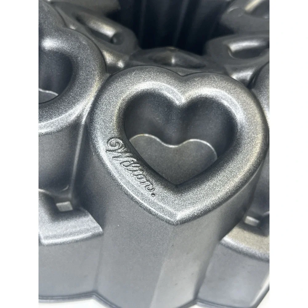 Wilton Sweet Love Heart Bundt Baking Pan 3D ‎ 9